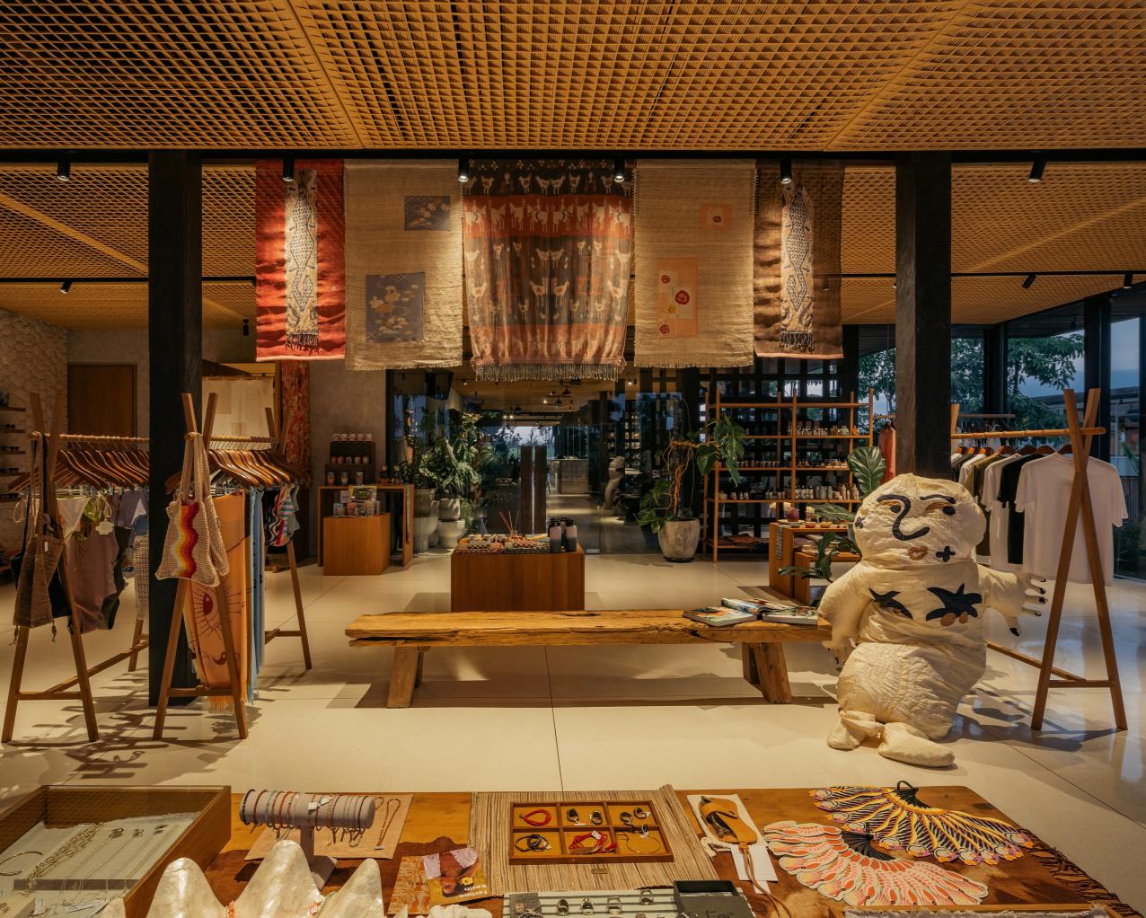 Le Bajo Store
